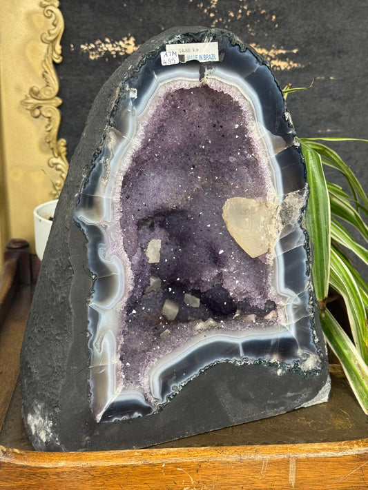 Amethyst Druse mit Calcite