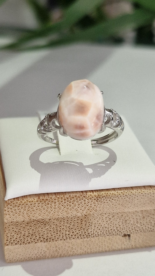 Natrolith pinker Larimar Ring 925 Silber / Gold