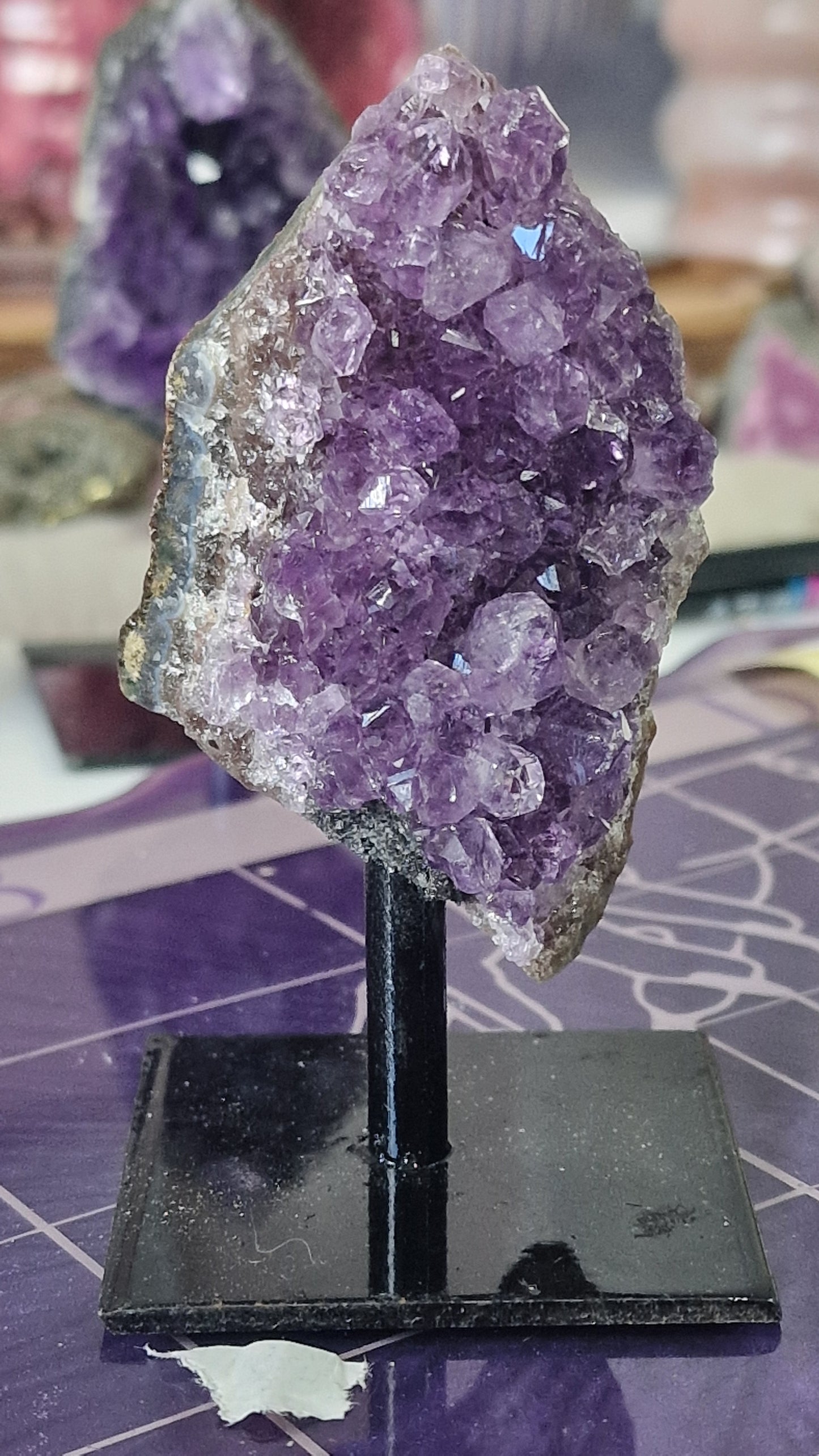 Amethyst auf Ständer