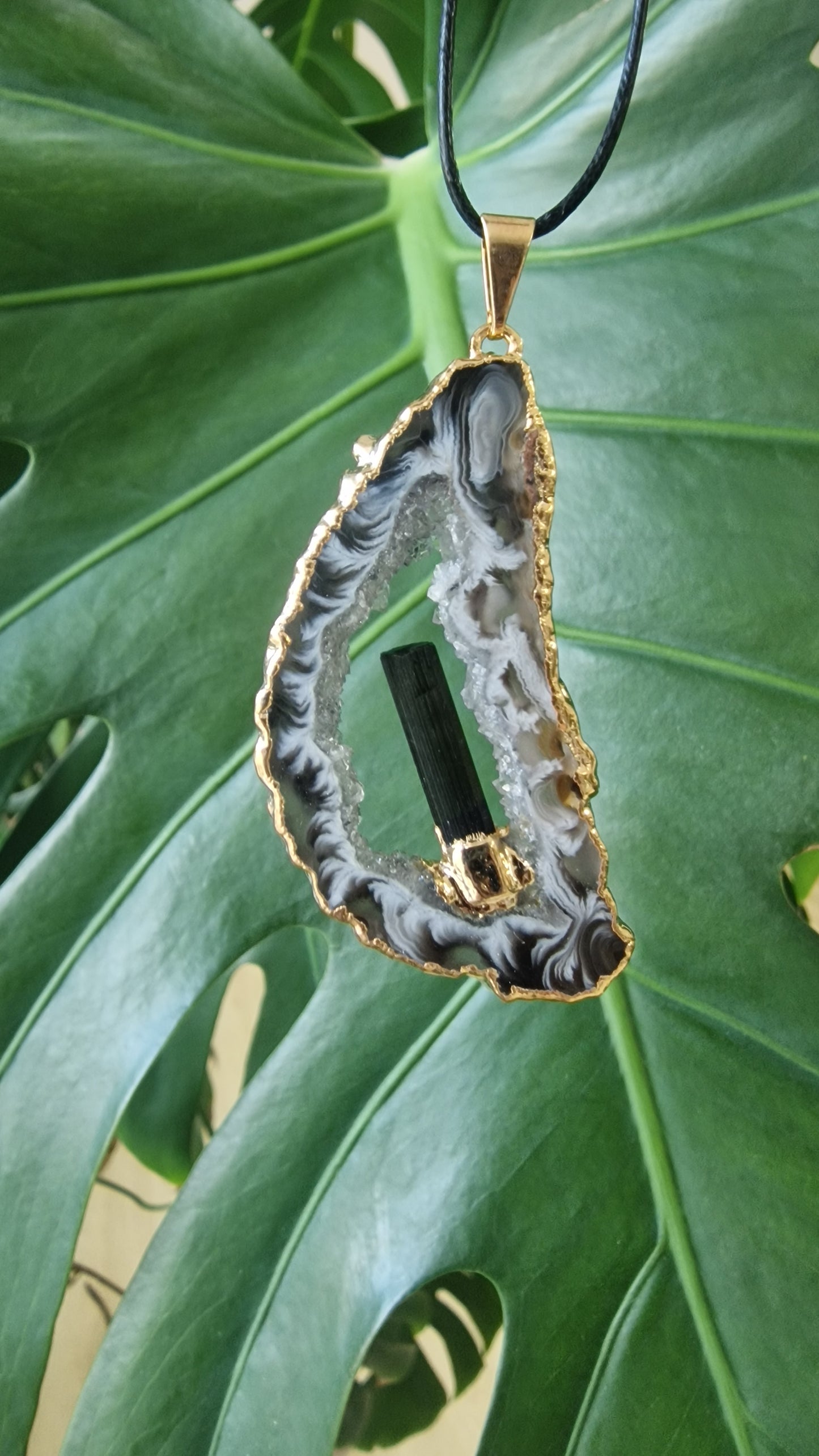 Achatgeode Anhänger Turmalin Amethyst